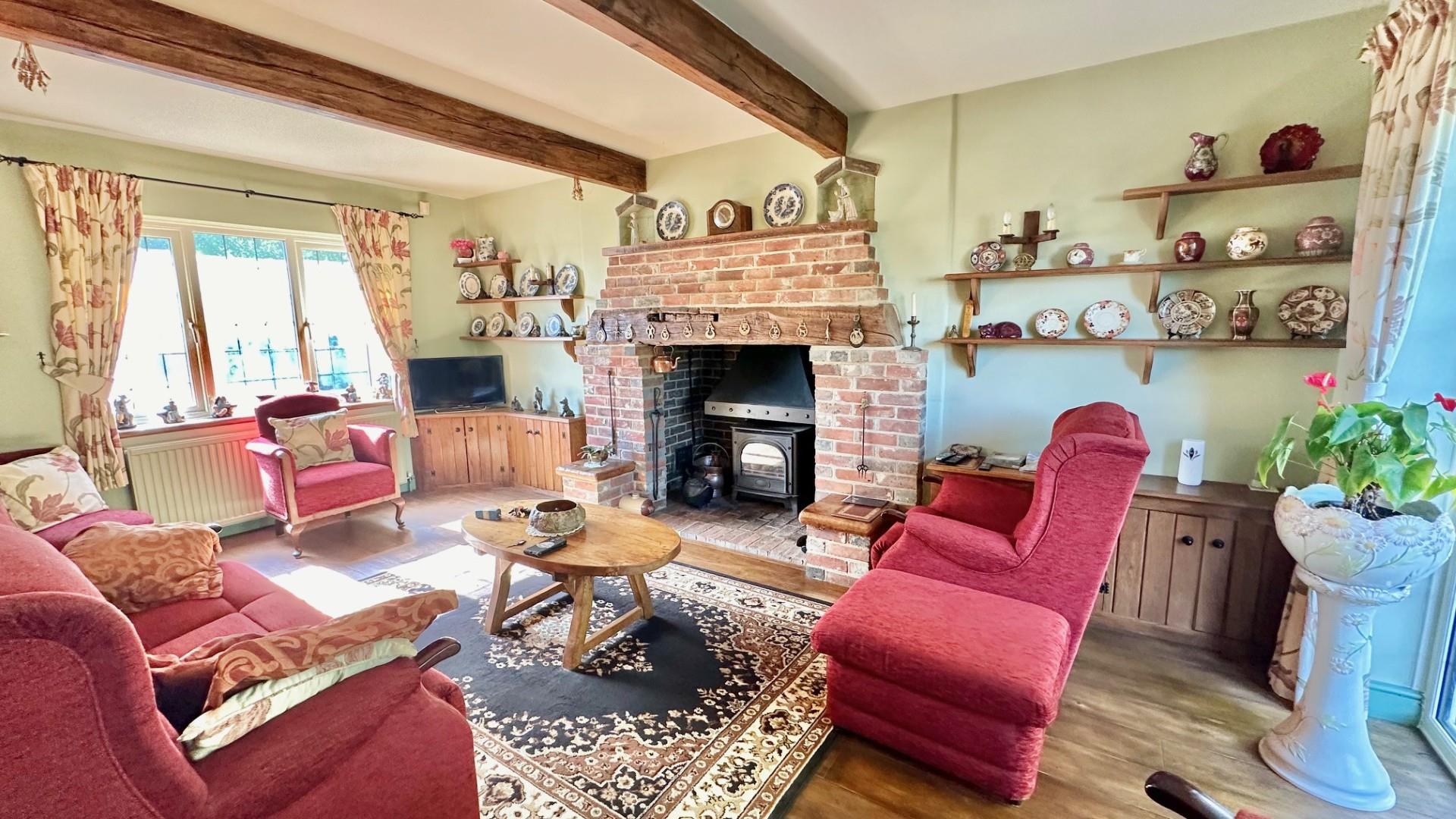 3 bed property in Holliers Hill, Bexhill-On-Sea